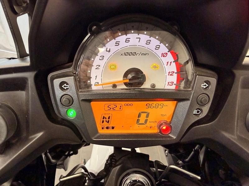 KAWASAKI Versys 650 Metallic Moondust Grey Abs