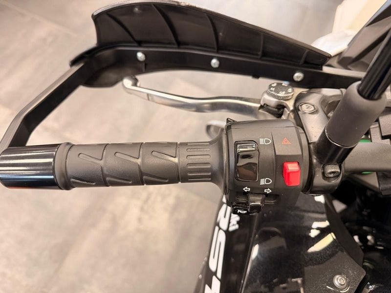 KAWASAKI Versys 650 Metallic Moondust Grey Abs