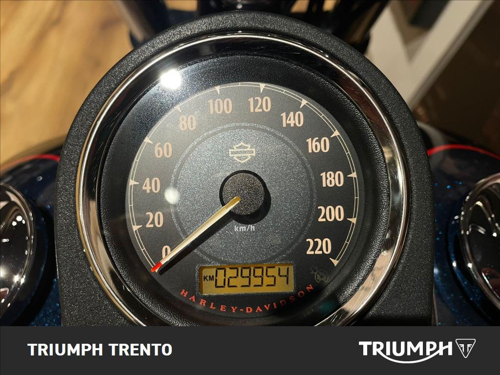 HARLEY DAVIDSON Dyna Street Bob 1690 