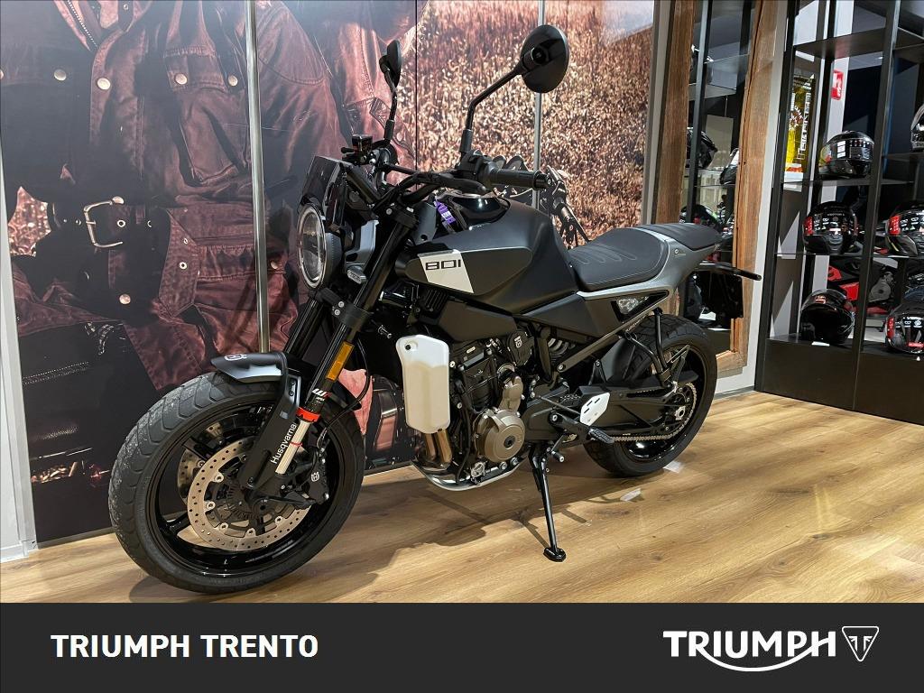 HUSQVARNA Svartpilen 801 