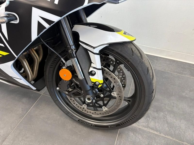 TRIUMPH Daytona 660 Dayotna 660