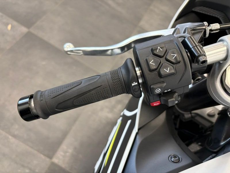 TRIUMPH Daytona 660 Dayotna 660