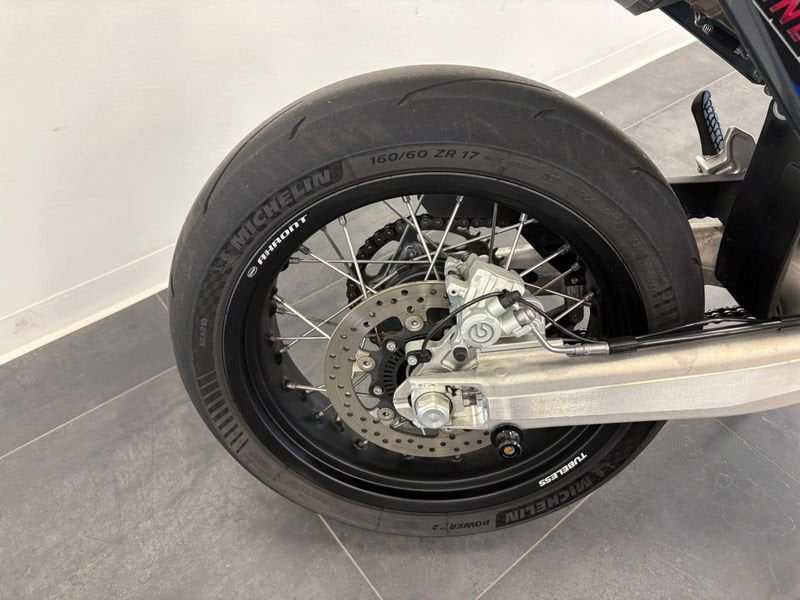 HUSQVARNA Supermoto 701 4T 