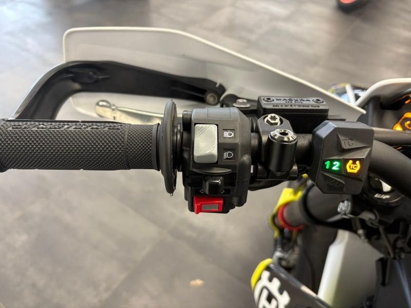 HUSQVARNA Supermoto 701 4T  #5