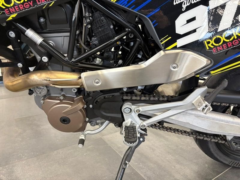 HUSQVARNA Supermoto 701 4T  #7