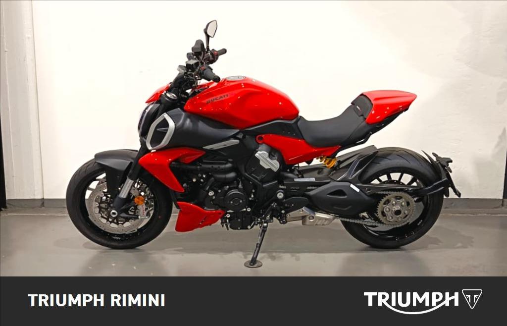 DUCATI Diavel V4 1158 Red