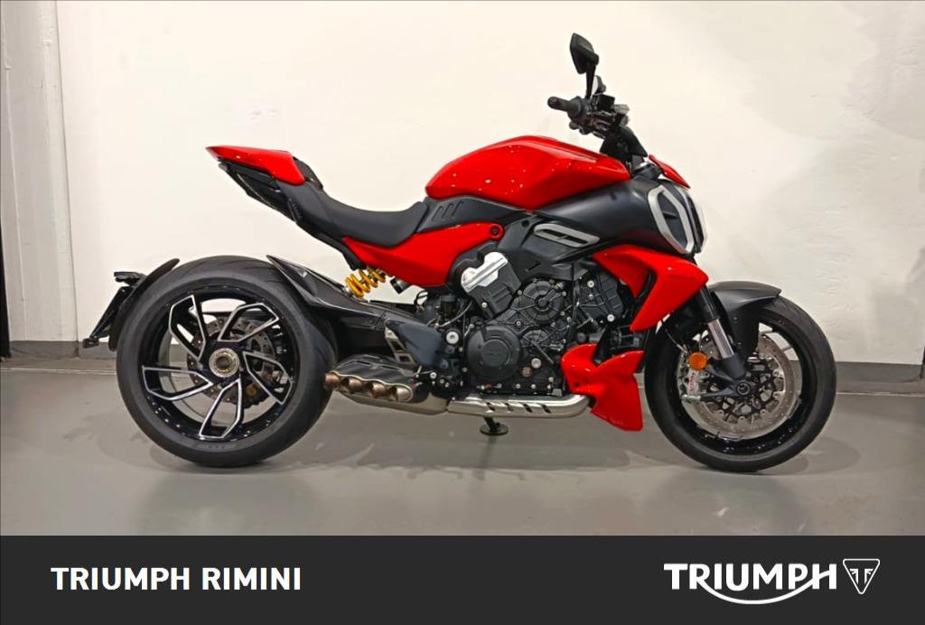 DUCATI Diavel V4 1158 Red