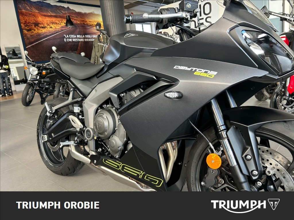 TRIUMPH Daytona 660 Abs #4