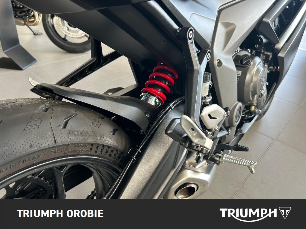 TRIUMPH Daytona 660 Abs #6