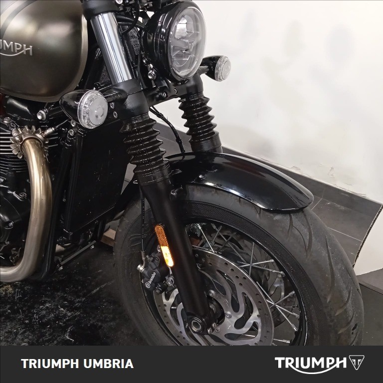TRIUMPH Bonneville 1200 Bobber Jet Black/Ash Gray E5