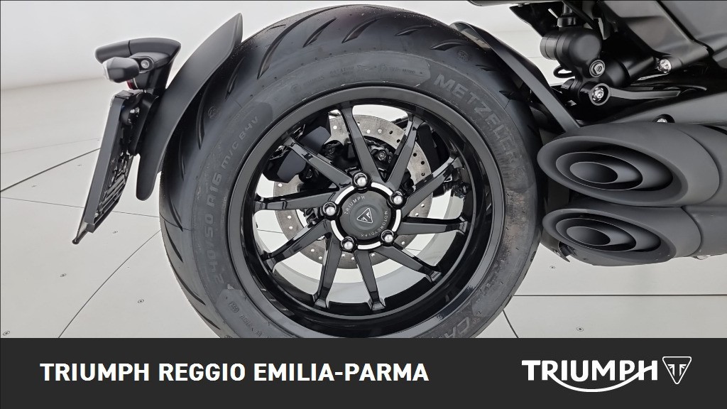 TRIUMPH Rocket III 2500 Storm R