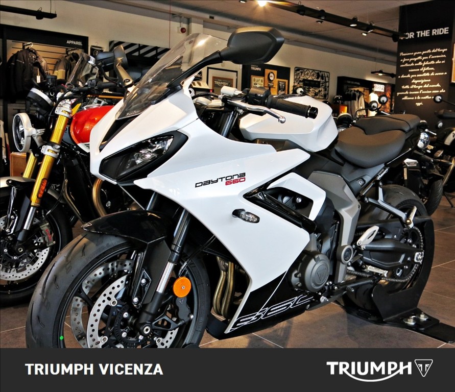 TRIUMPH Daytona 660 Abs