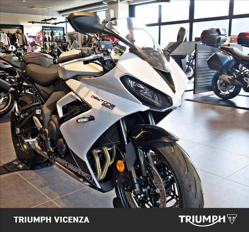 TRIUMPH Daytona 660 Abs
