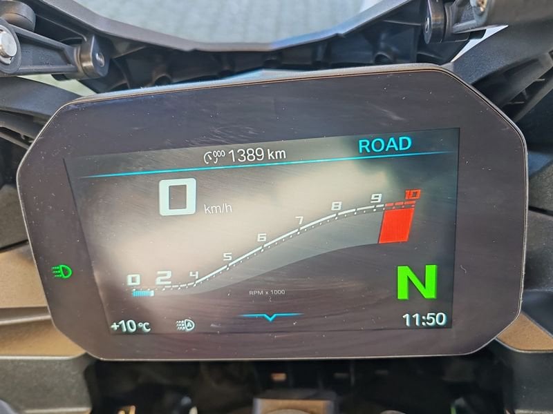 BMW F 900 XR Triple Black Abs