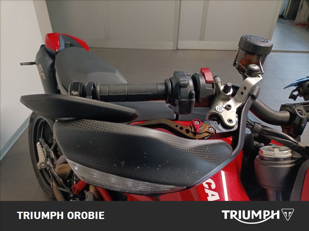 DUCATI Hypermotard 950 Red