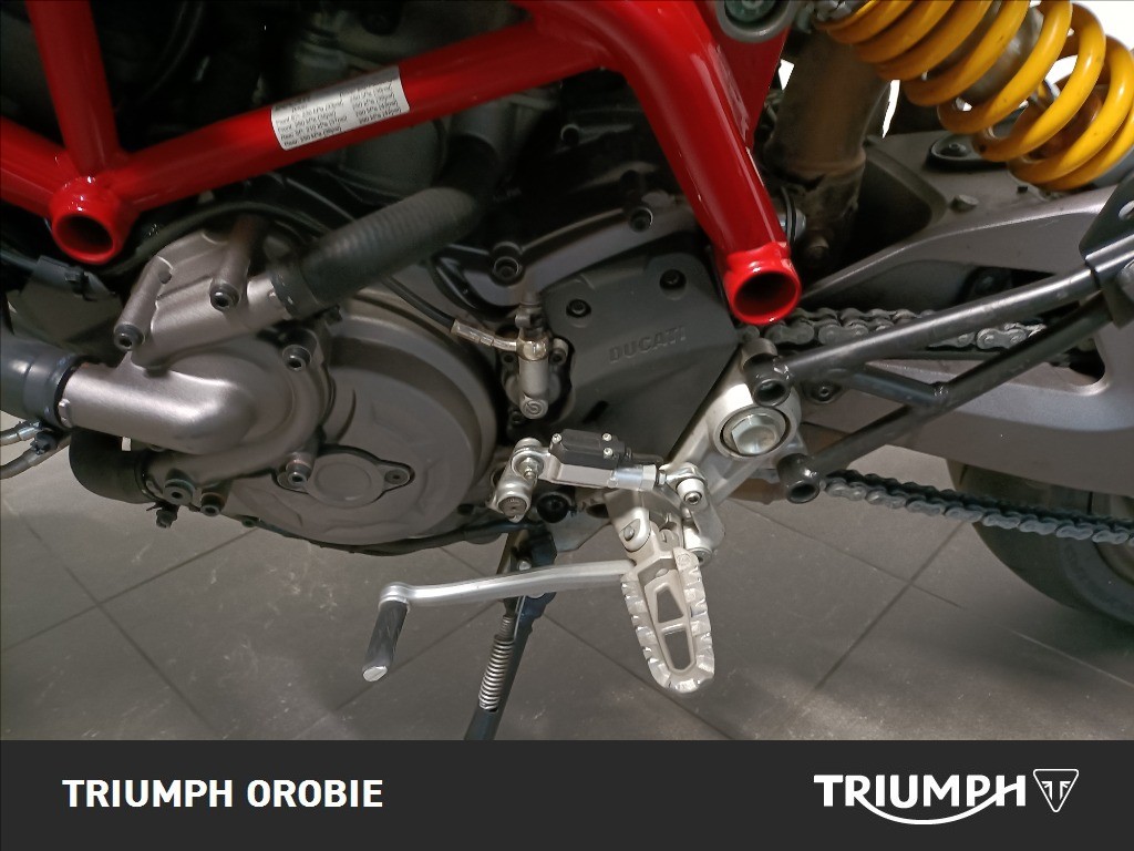 DUCATI Hypermotard 950 Red