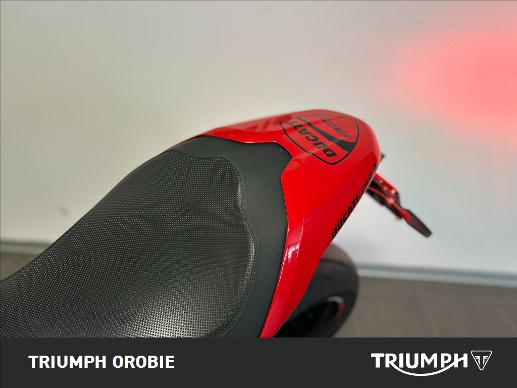 DUCATI Monster 821 Red