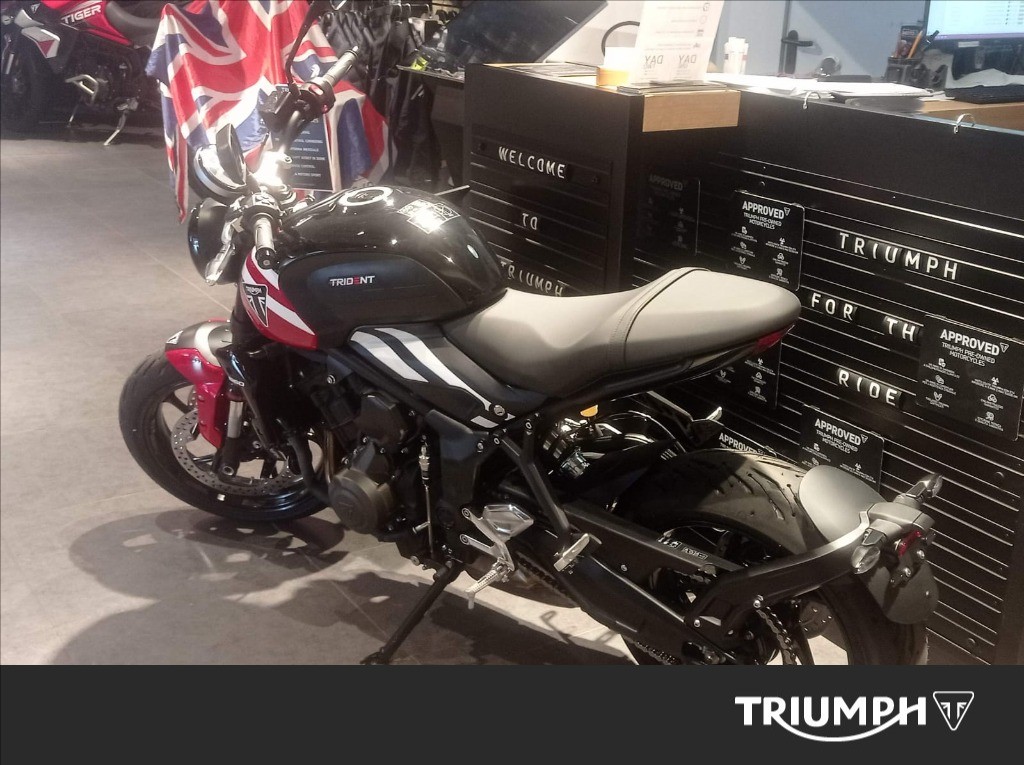 TRIUMPH Trident 660 Diablo Red / Sapphire Black Abs