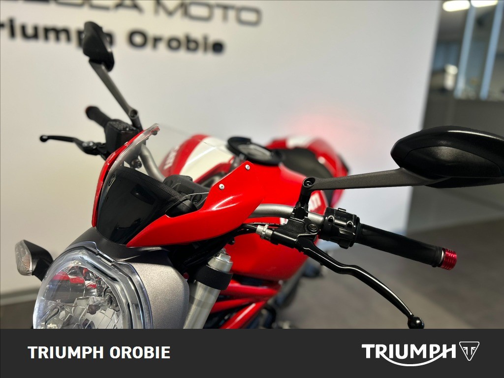 DUCATI Monster 821 Red