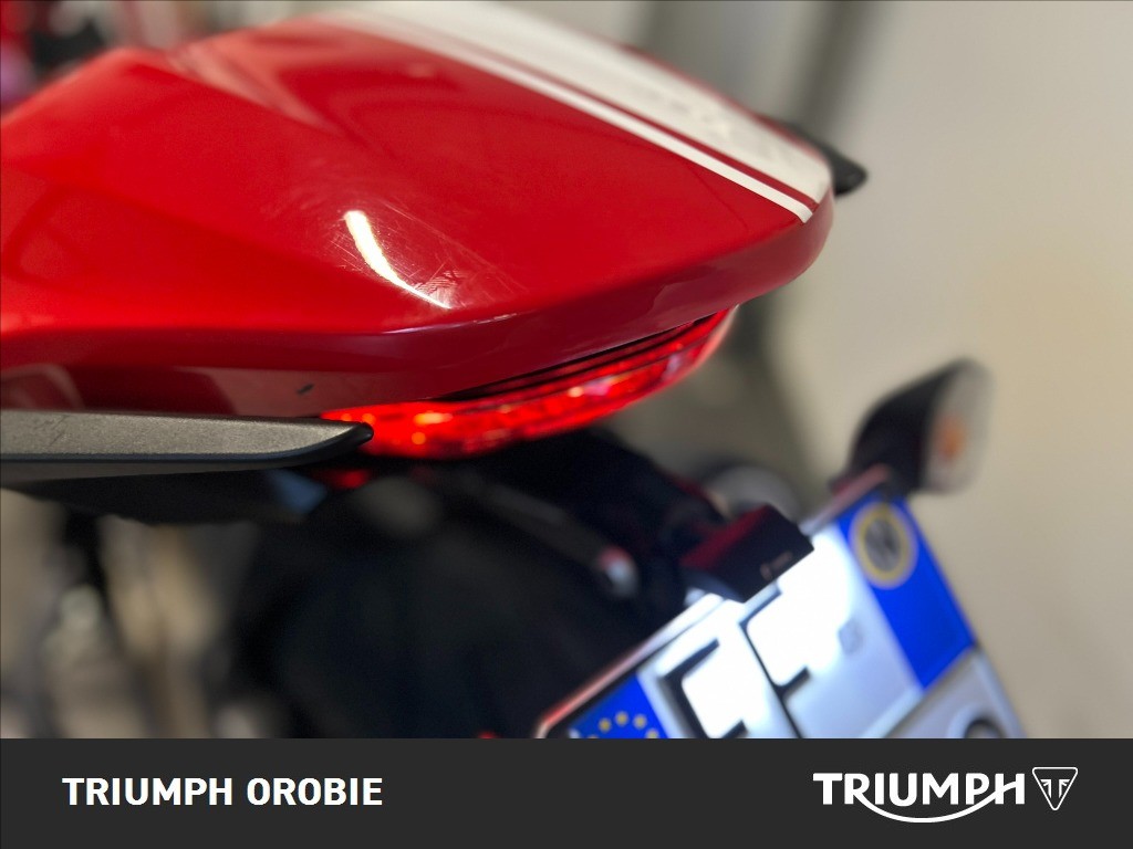 DUCATI Monster 821 Red