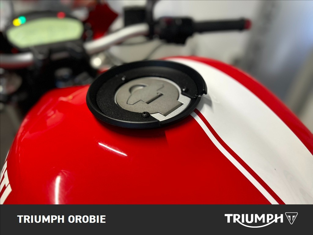 DUCATI Monster 821 Red