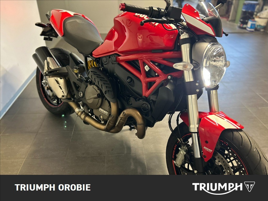 DUCATI Monster 821 Red
