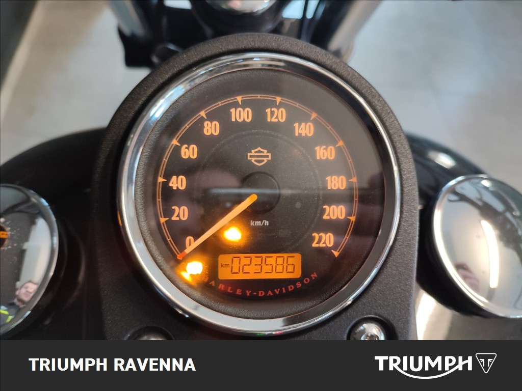 HARLEY-DAVIDSON Dyna Street Bob 1690 