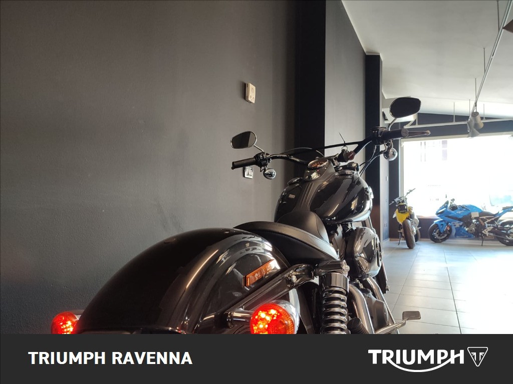 HARLEY-DAVIDSON Dyna Street Bob 1690 