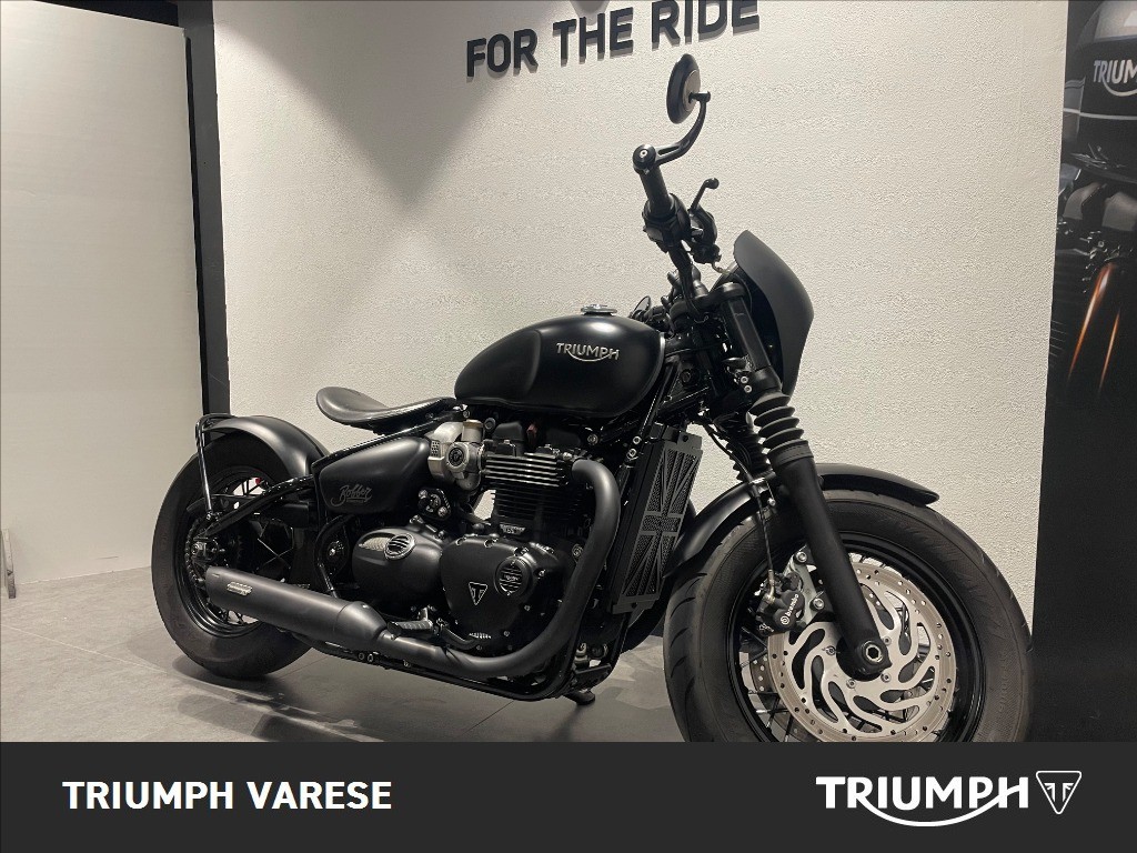 TRIUMPH Bonneville 1200 Bobber Black E4