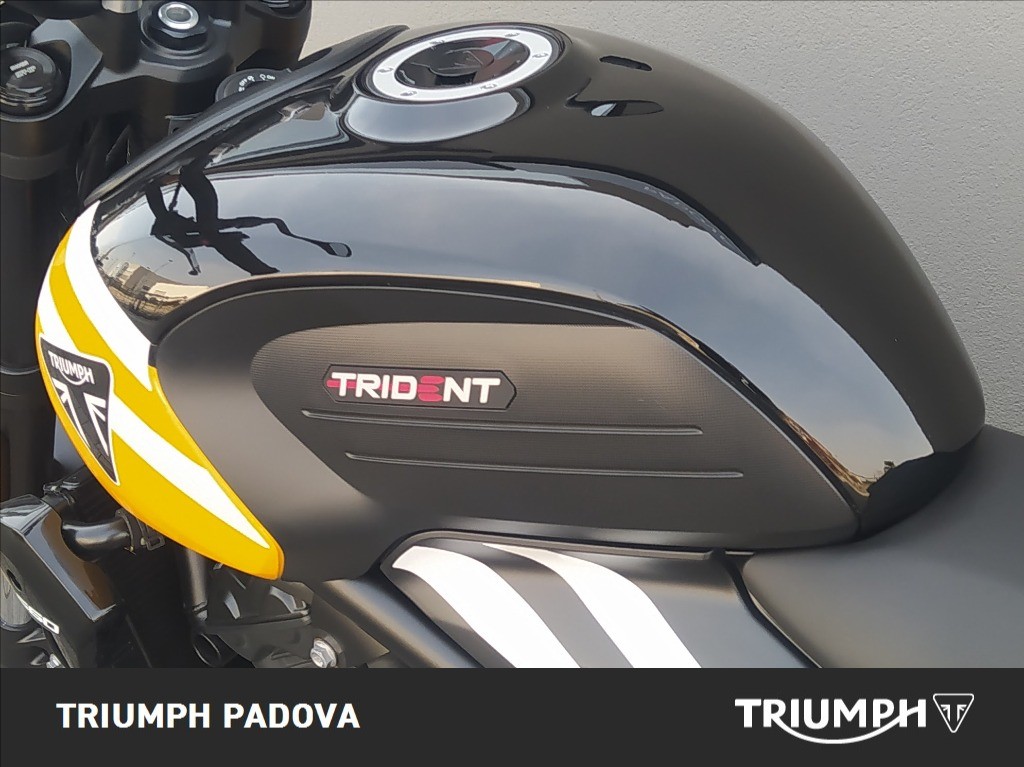 TRIUMPH Trident 660 Cosmic Yellow / Sapphire Black Abs