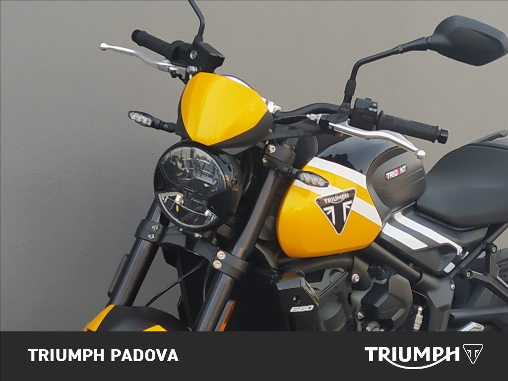 TRIUMPH Trident 660 Cosmic Yellow / Sapphire Black Abs