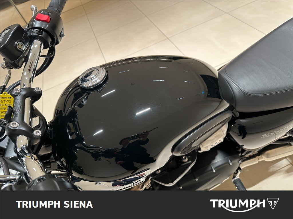 TRIUMPH Bonneville 900 T100 Stealth Edition
