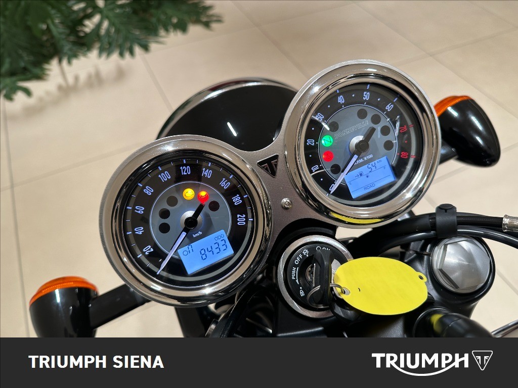 TRIUMPH Bonneville 900 T100 Stealth Edition
