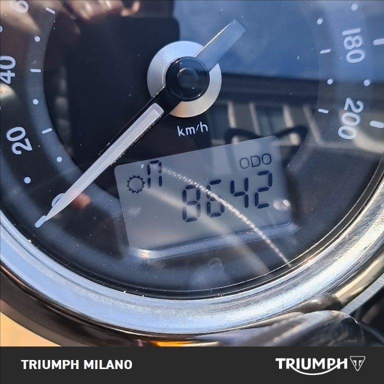 TRIUMPH Bonneville 900 T100 