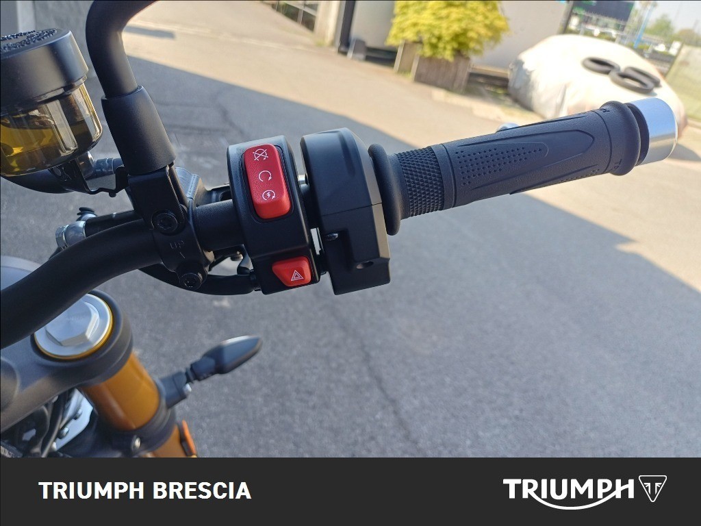 TRIUMPH Scrambler 900 Matt Khaki Green / Matt Phantom Black Abs