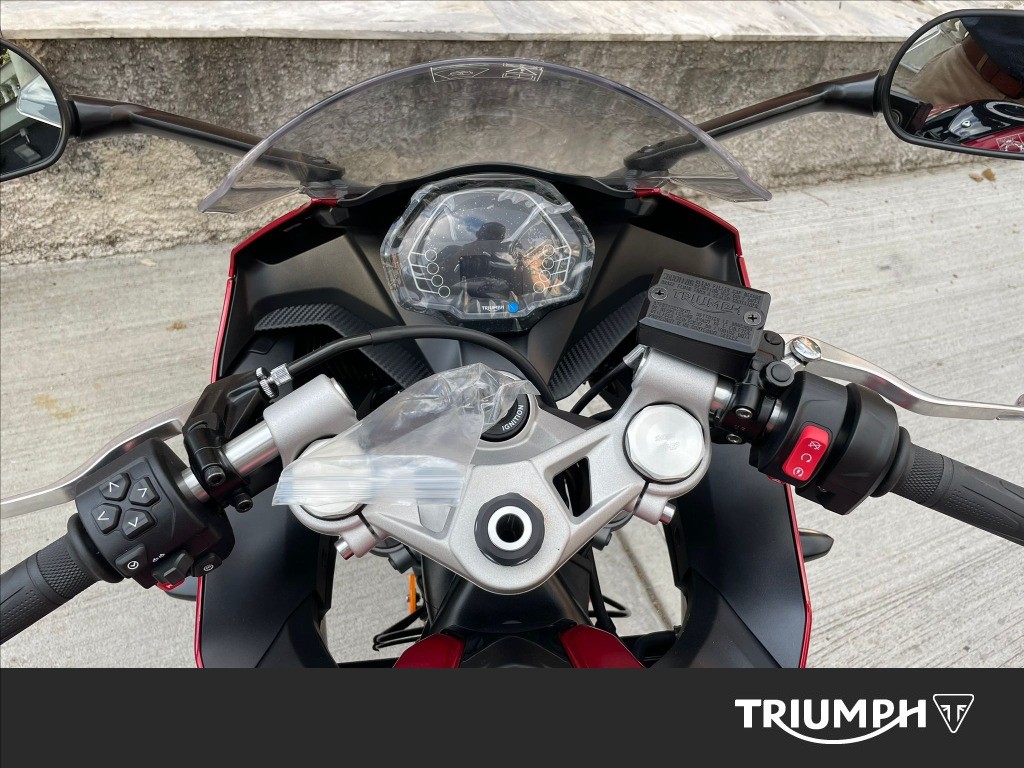 TRIUMPH Daytona 660 Abs #6