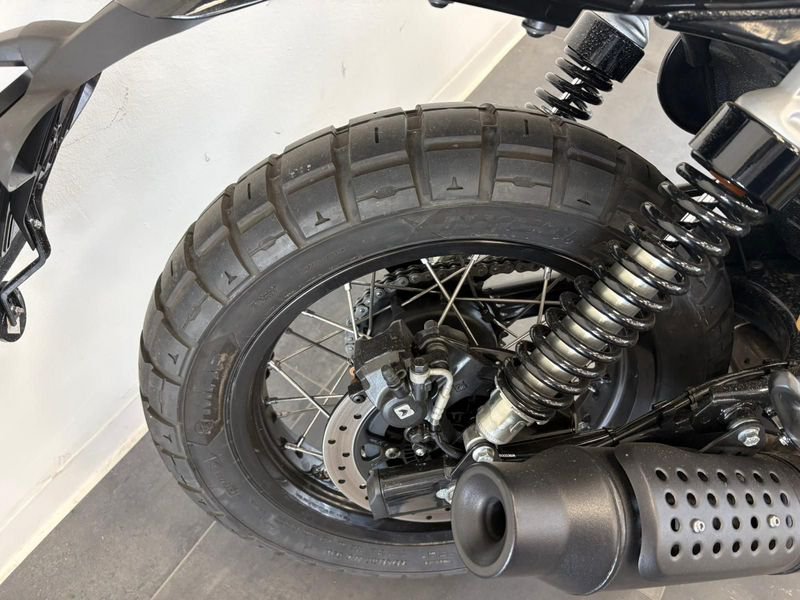 ROYAL ENFIELD Interceptor Bear 650 Mid Abs