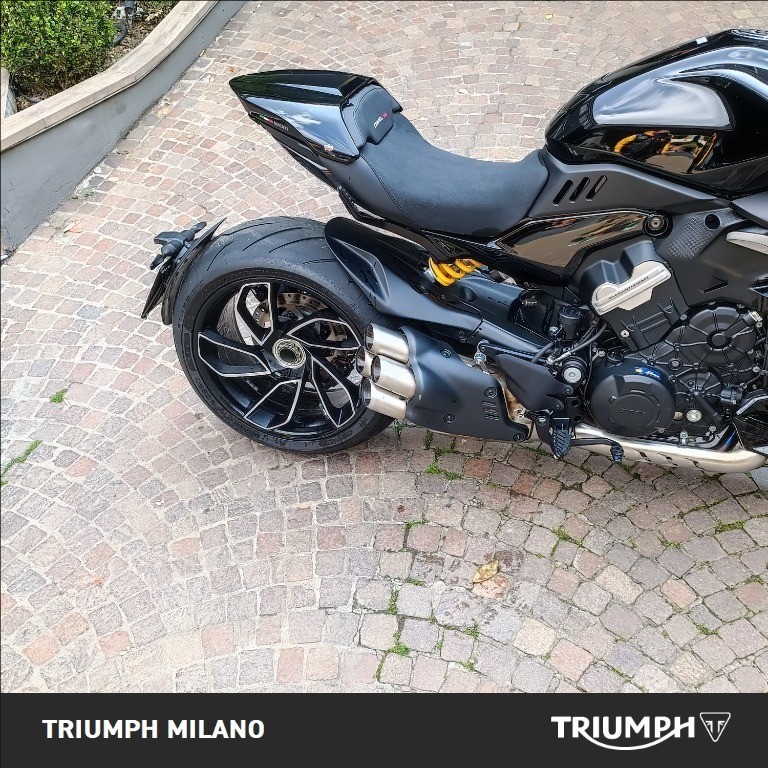 DUCATI Diavel V4 1158 Thrilling Black #1
