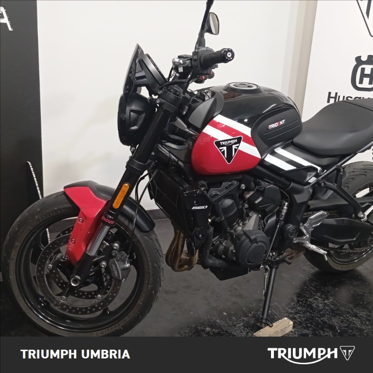 TRIUMPH Trident 660 Diablo Red / Sapphire Black Abs