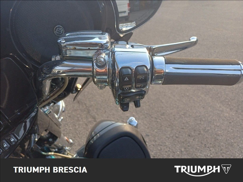 HARLEY-DAVIDSON CVO 1800 Ultra Limited 