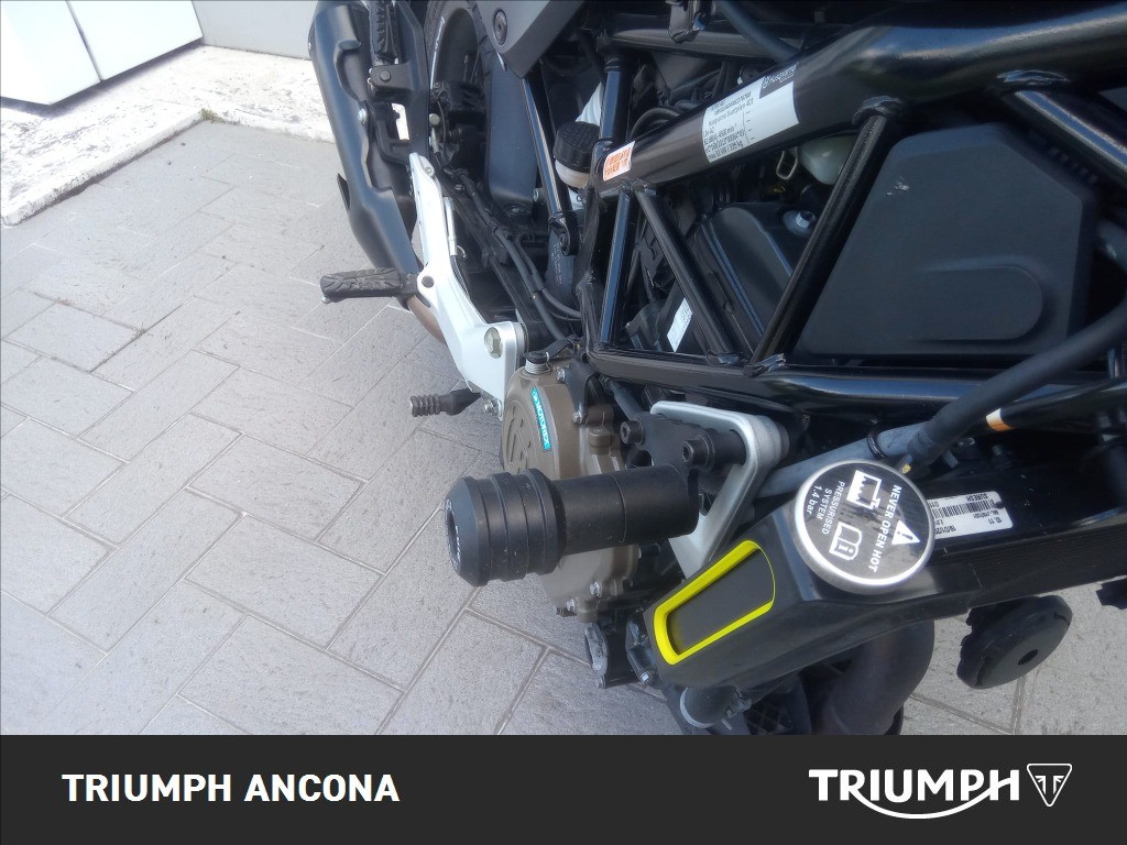 HUSQVARNA Svartpilen 401 4T