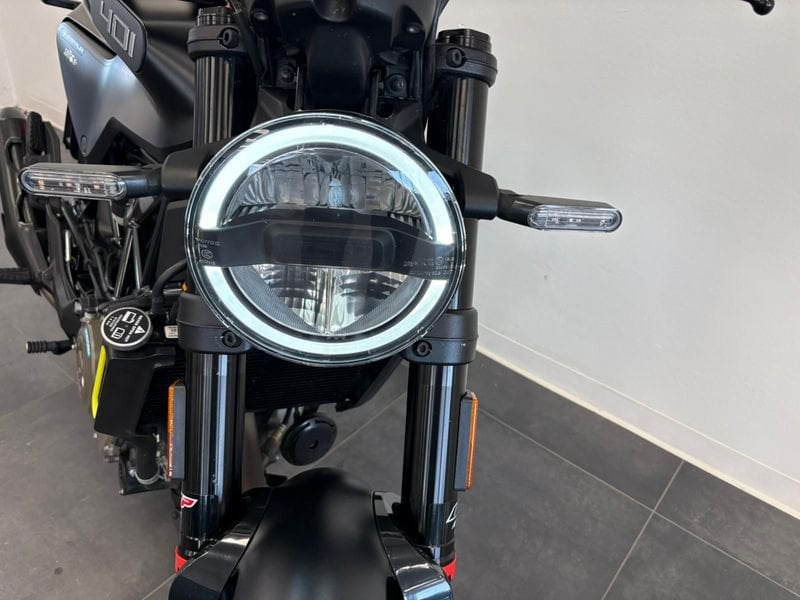 HUSQVARNA Svartpilen 401 4T #1