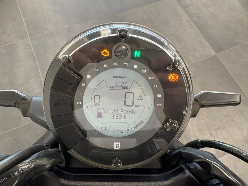 HUSQVARNA Svartpilen 401 4T #3