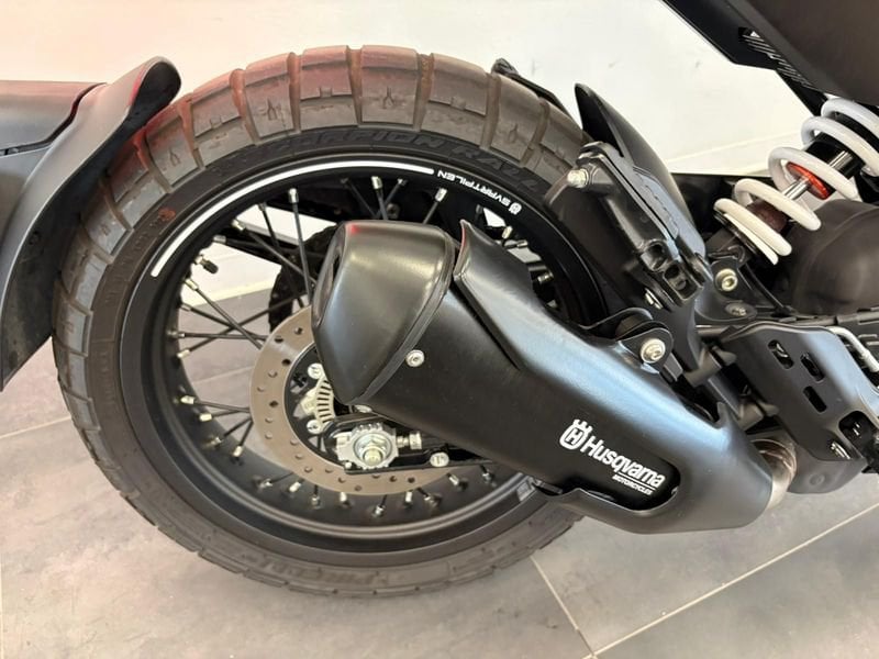 HUSQVARNA Svartpilen 401 4T #4