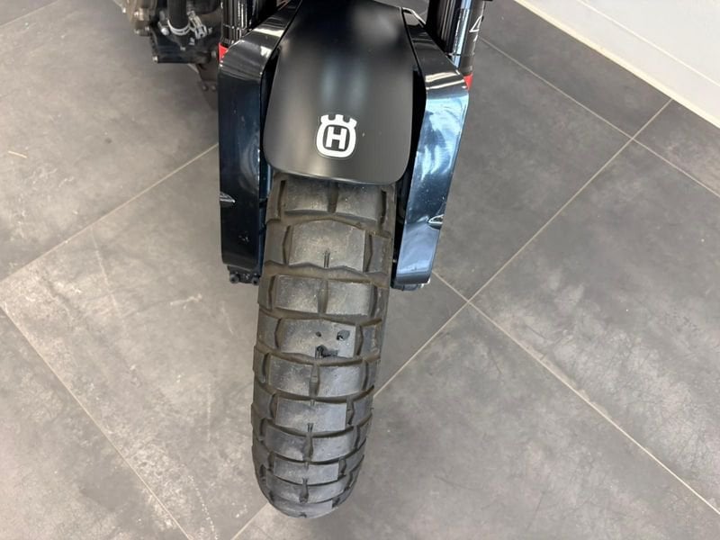 HUSQVARNA Svartpilen 401 4T #9
