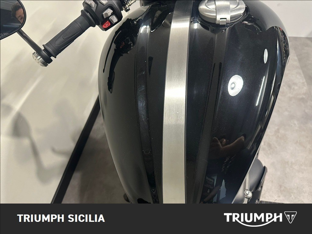 TRIUMPH Rocket III 2500 Storm R