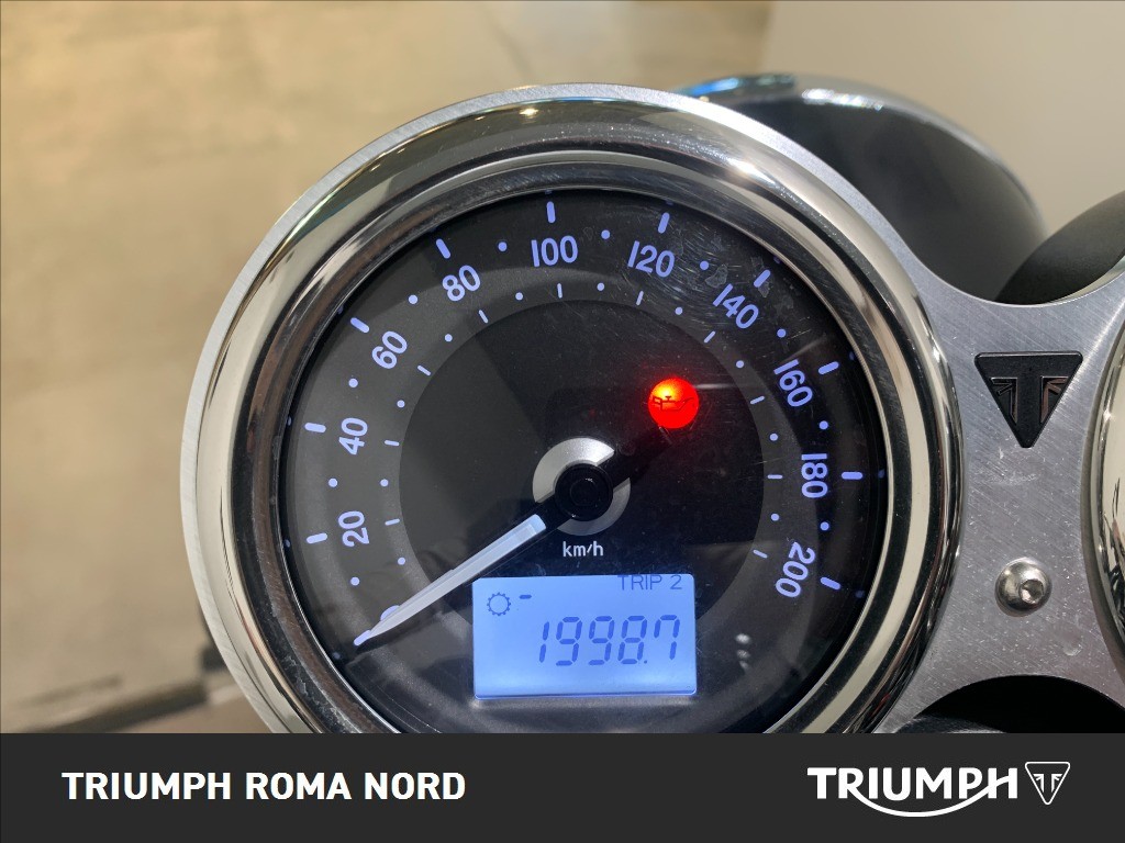 TRIUMPH Bonneville 900 T100 