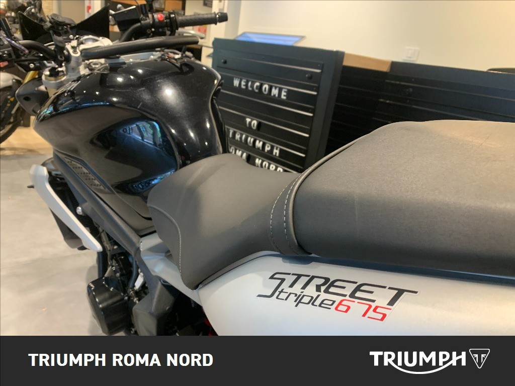 TRIUMPH Street Triple 675 