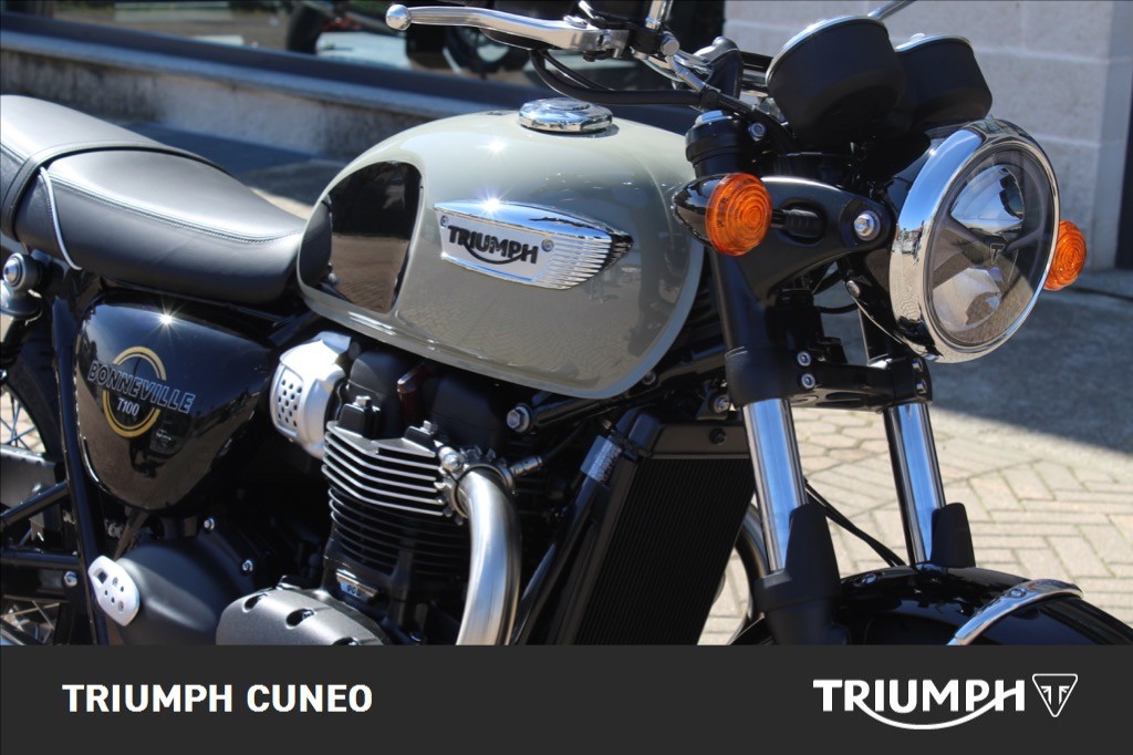TRIUMPH Bonneville 900 T100 