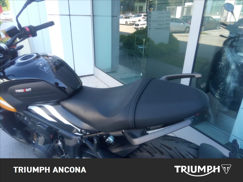 TRIUMPH Trident 660 Cosmic Yellow / Sapphire Black Abs